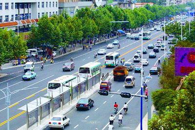 CCTV.com-北京:新型交通诱导信息显示屏 年内