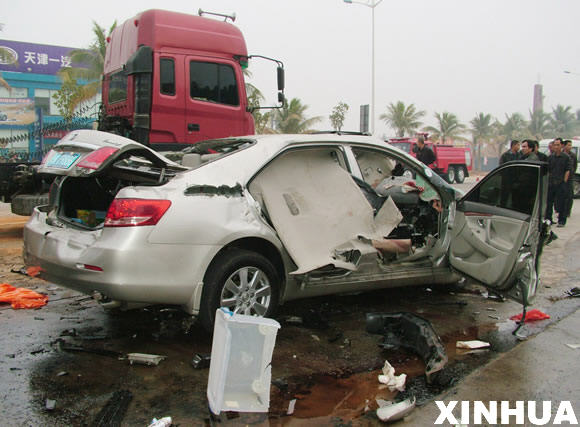 湛江发生一起交通事故6人死亡