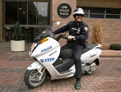 警察环保当仁不让 电动摩托车披挂上阵_cctv.c
