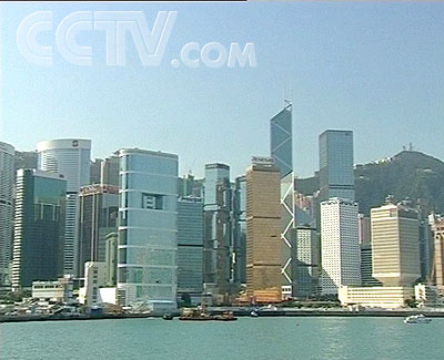 <br>　　1997年香港回归，提出资源有限，创意无限；如今，十年过去了，香港创意产业到底发生了什么？谁是香港创意产业发展的领军人？<br>　　《中国财经报道》记者兵分三路到香港就创意产业的发展进行了调查式采访，为您揭示香港十年创意产业发展奥秘。