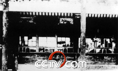 1899年9月，日本在台湾设立“台湾银行”，从而控制了台湾的金融。图为1903年设在台北文武街的台湾银行。