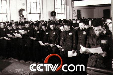 335名第一批免于起诉的日本战犯接到通知书。