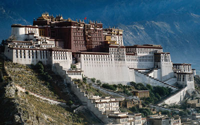 “西藏·70——庆祝西藏和平解放70周年影像展”在拉萨开幕 线上展览同步开通
